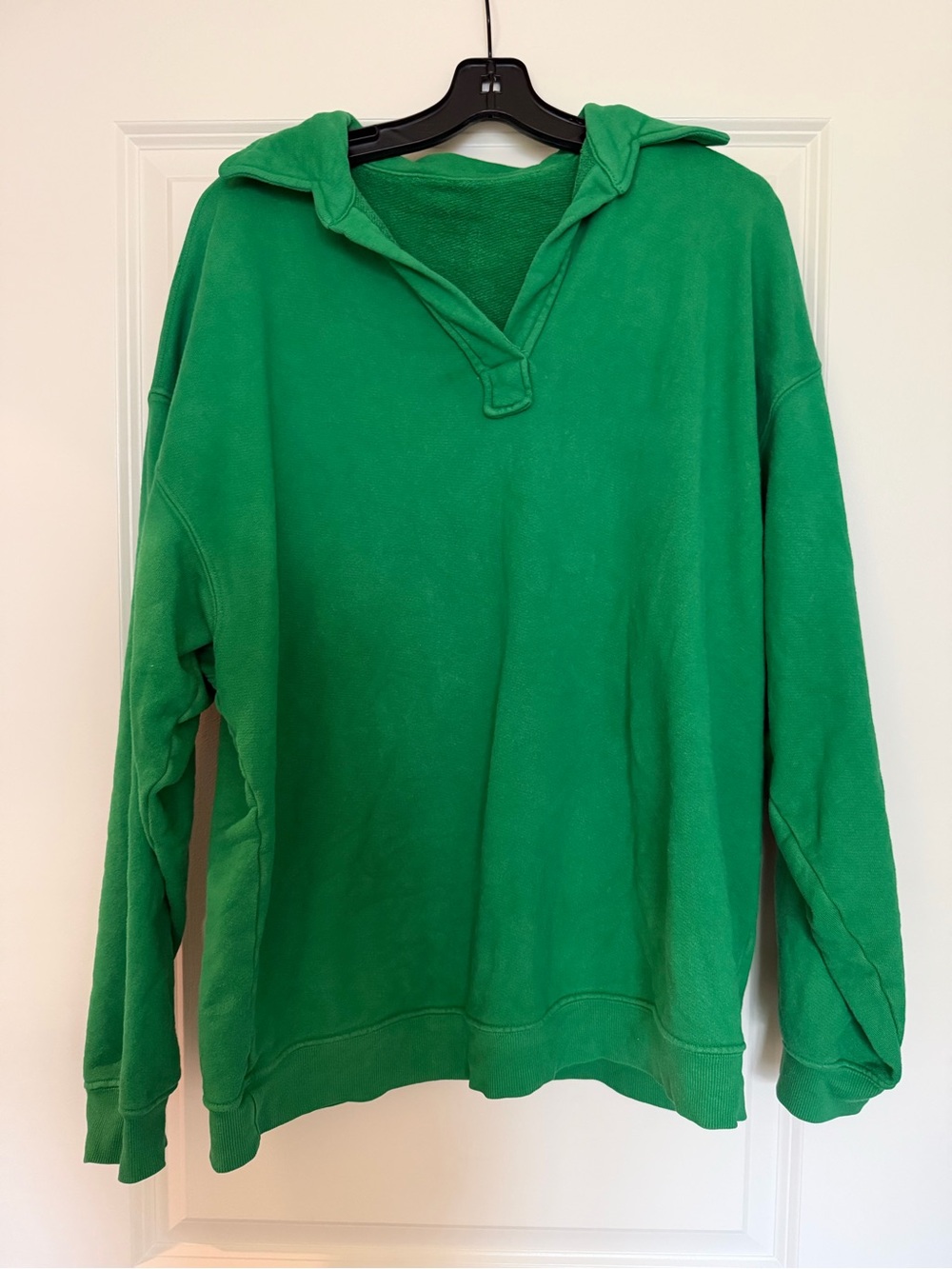 Daily Drills Women's V-Neck Collared Sweatshirt in Kelly Green - XS/S
